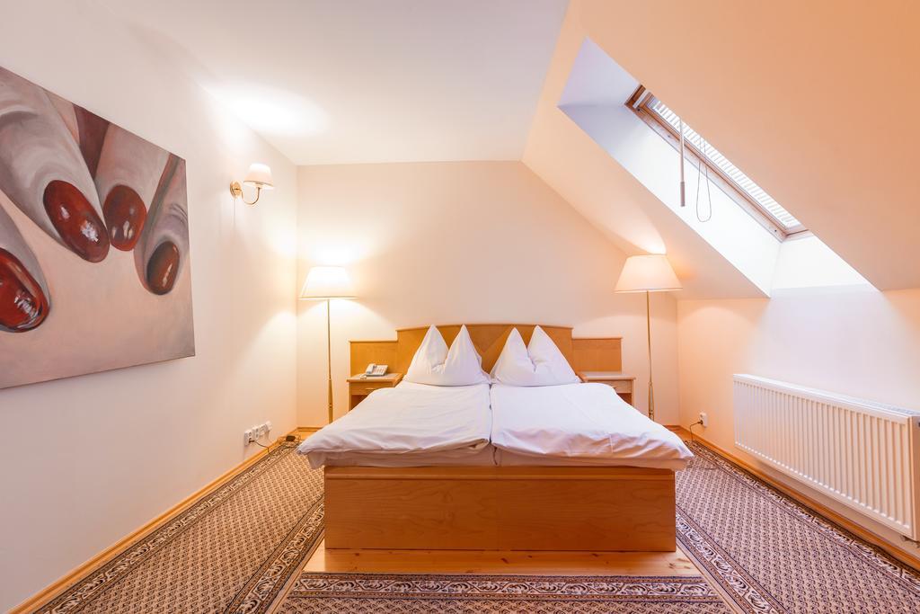 Hotel Maltezsky Kriz Карлови Вари Екстериор снимка