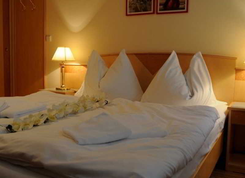 Hotel Maltezsky Kriz Карлови Вари Екстериор снимка
