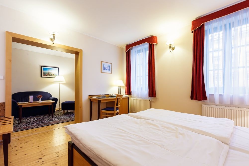 Hotel Maltezsky Kriz Карлови Вари Екстериор снимка