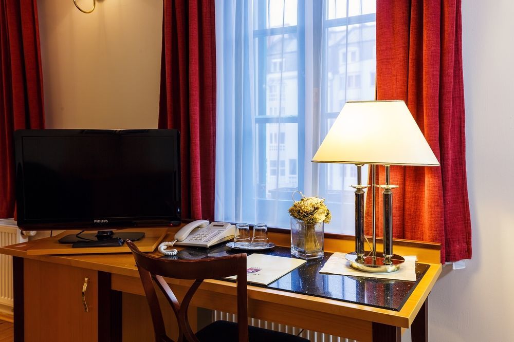 Hotel Maltezsky Kriz Карлови Вари Екстериор снимка