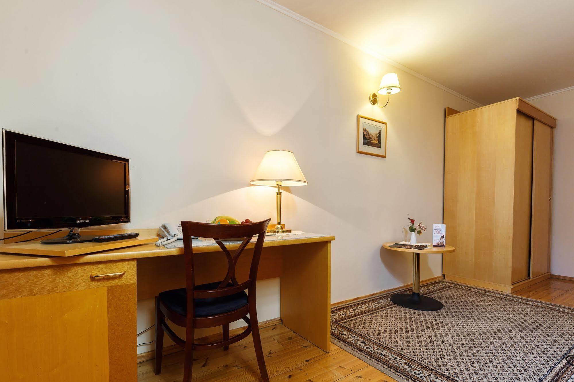 Hotel Maltezsky Kriz Карлови Вари Екстериор снимка