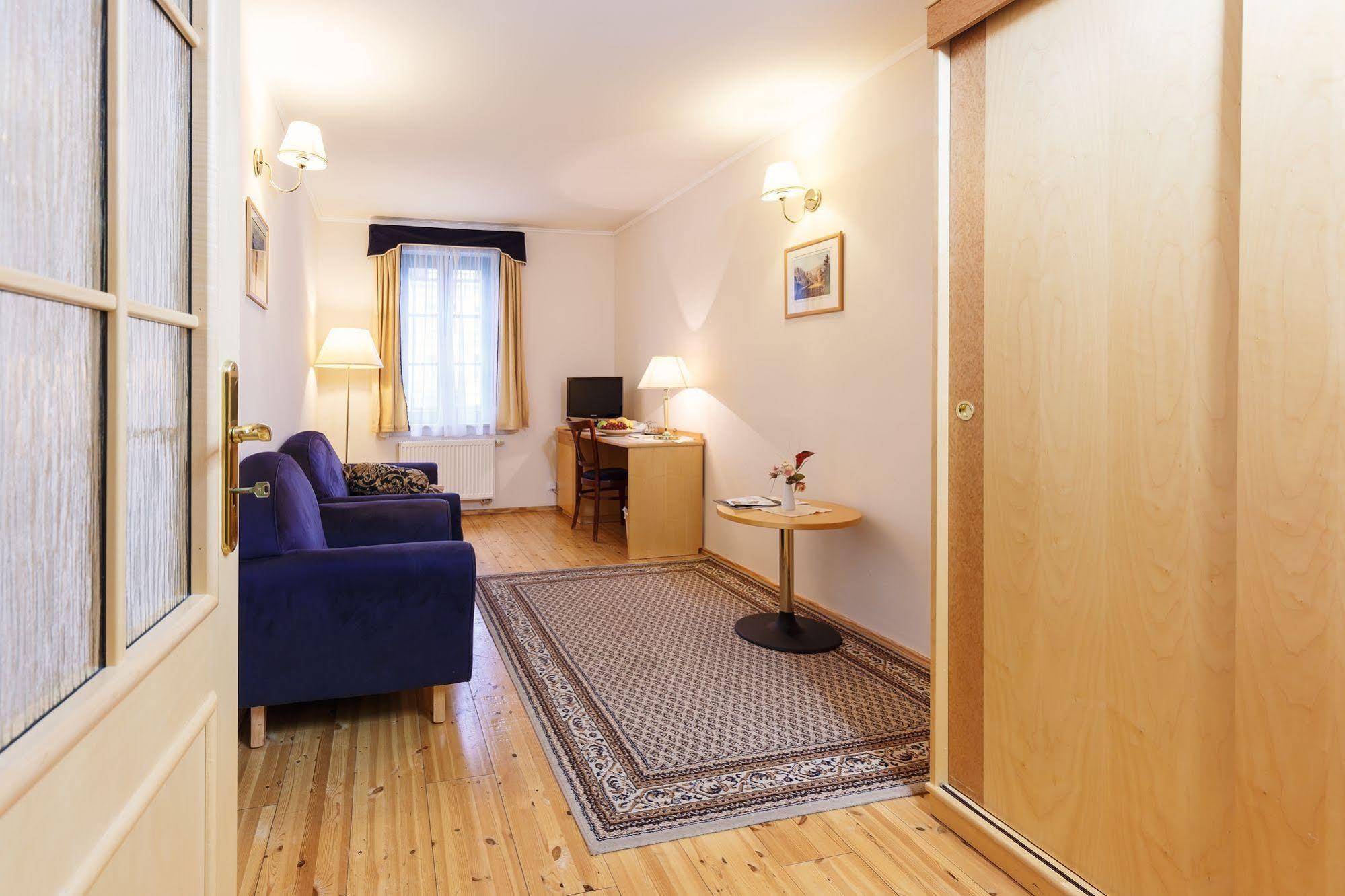 Hotel Maltezsky Kriz Карлови Вари Екстериор снимка