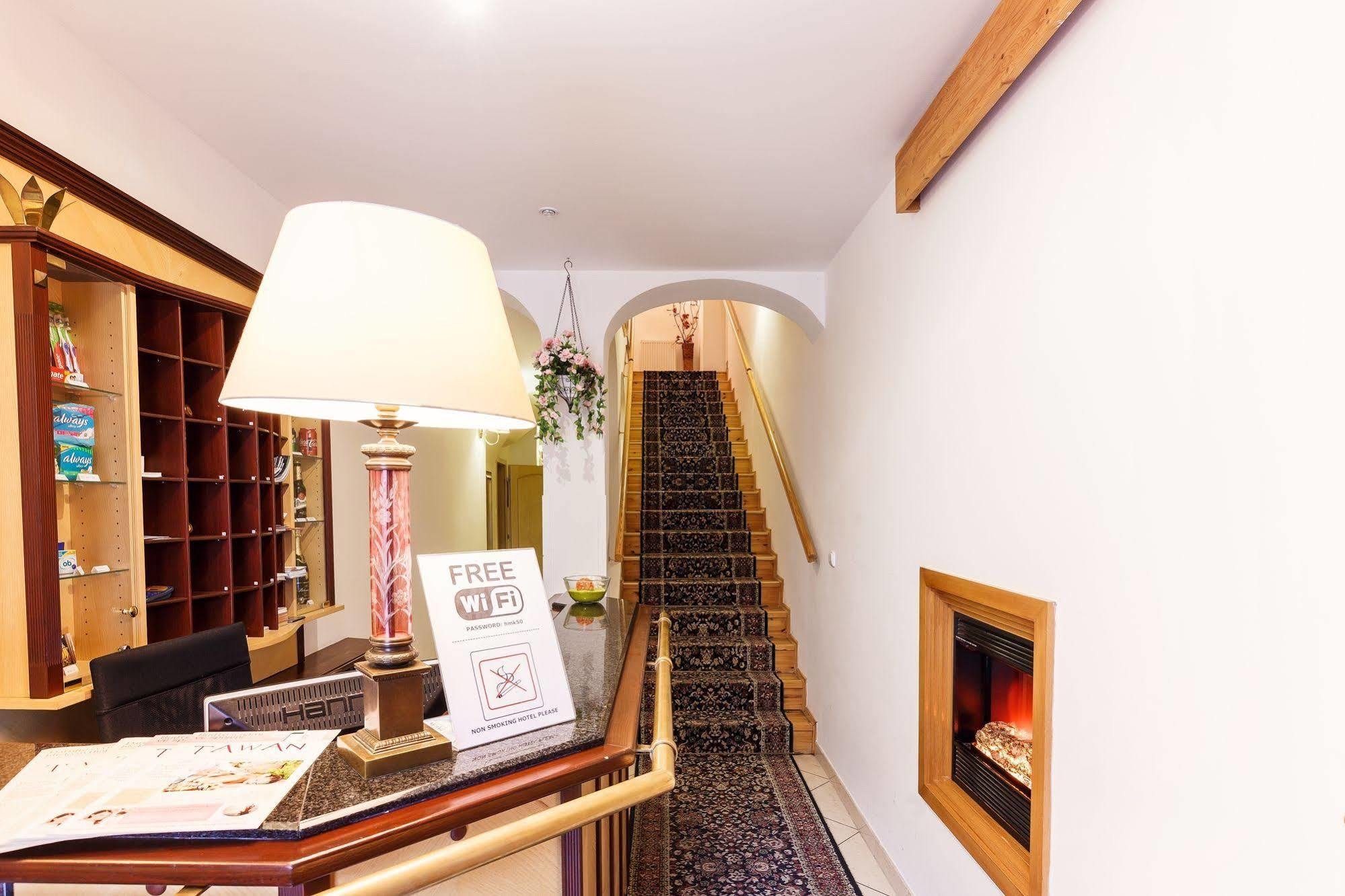 Hotel Maltezsky Kriz Карлови Вари Екстериор снимка