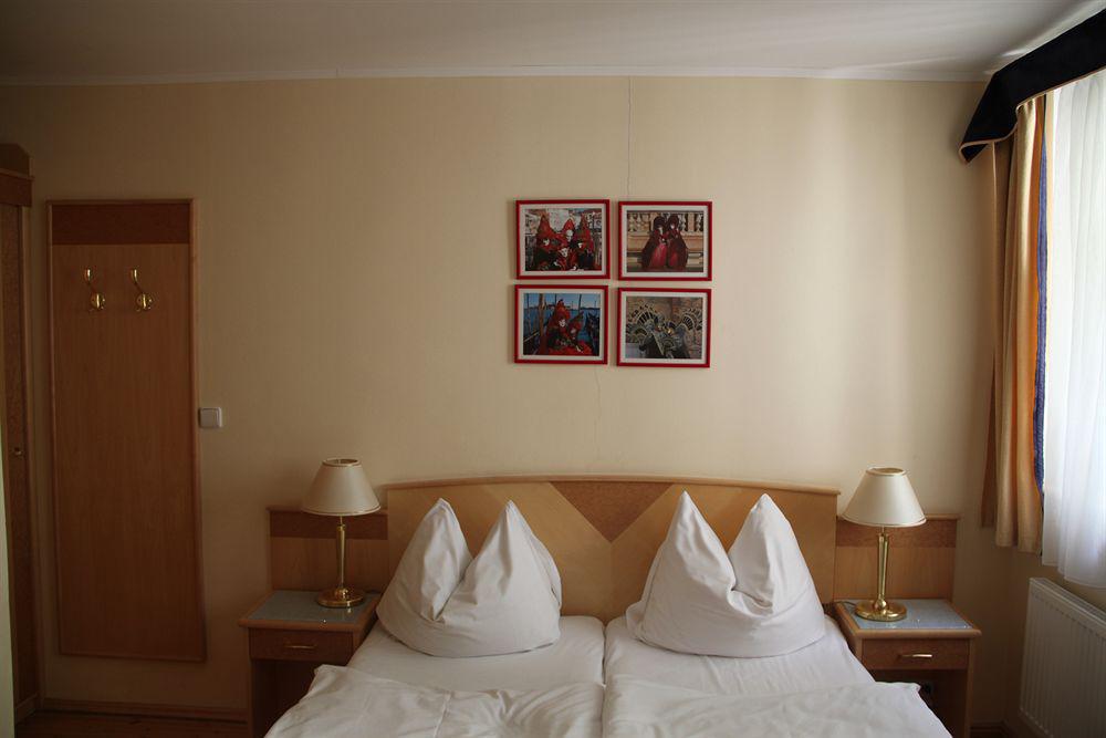 Hotel Maltezsky Kriz Карлови Вари Екстериор снимка
