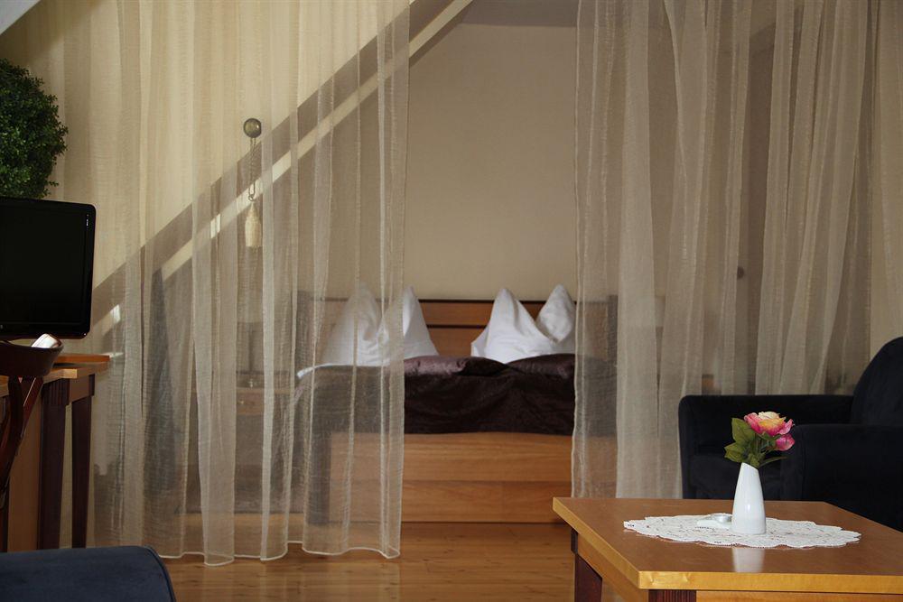 Hotel Maltezsky Kriz Карлови Вари Екстериор снимка